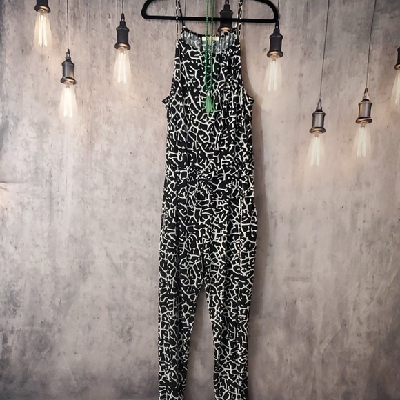 Sandiva Pants - EUC Sandiva Black & White Drawstring Jumpsuit L